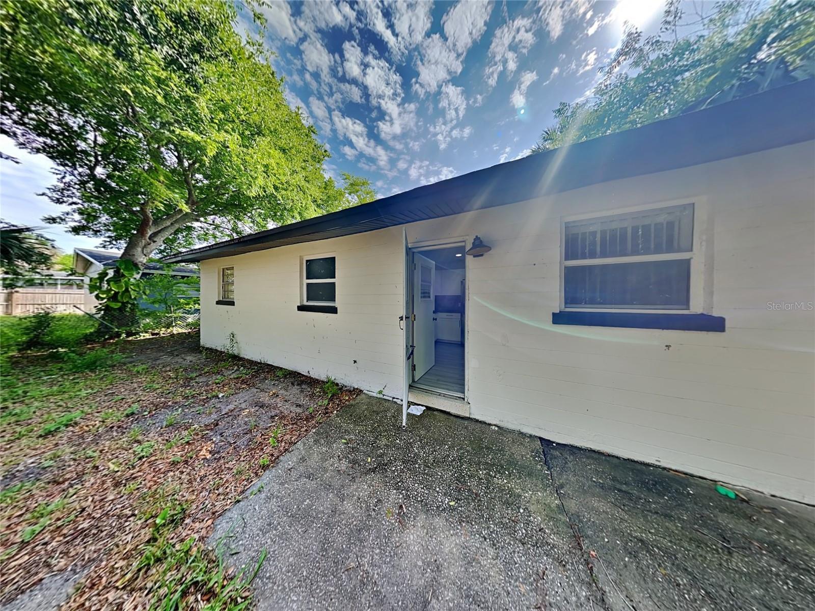 Image 11 of 16 For 512 Caroline Street