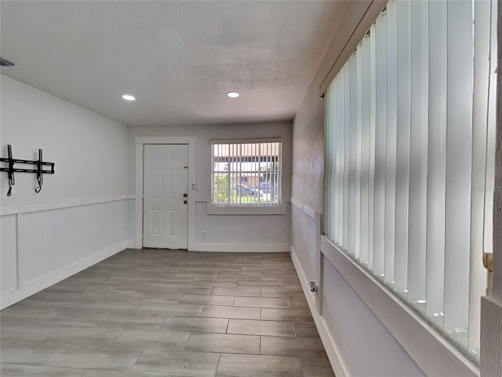 Image 3 of 16 For 512 Caroline Street