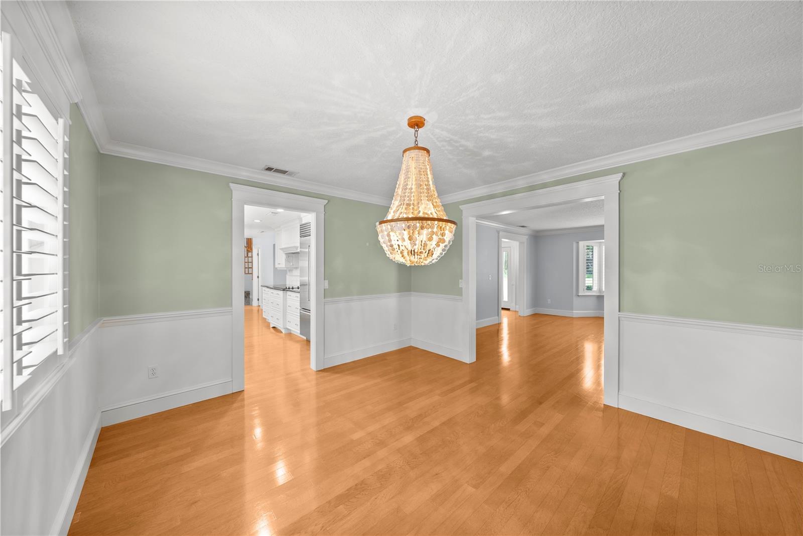 Image 15 of 39 For 2592 Westminster Terrace