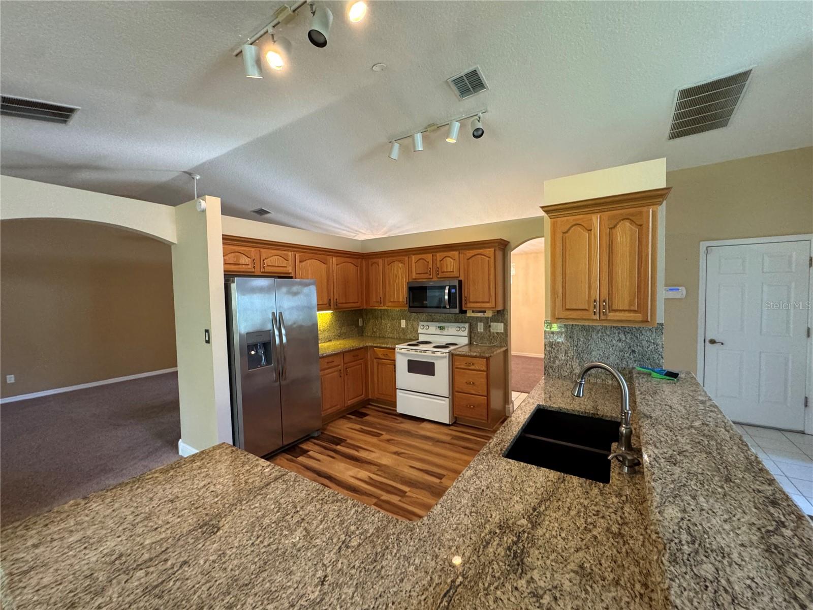 Image 4 of 33 For 3807 Plantation Boulevard