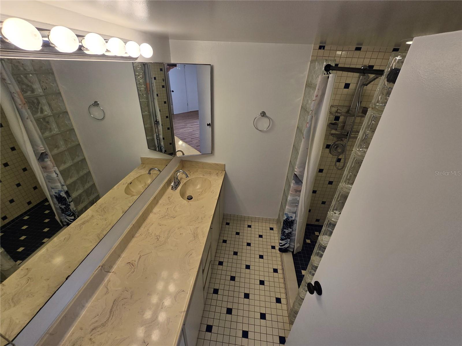 Image 24 of 27 For 5288 Cypress Court 439