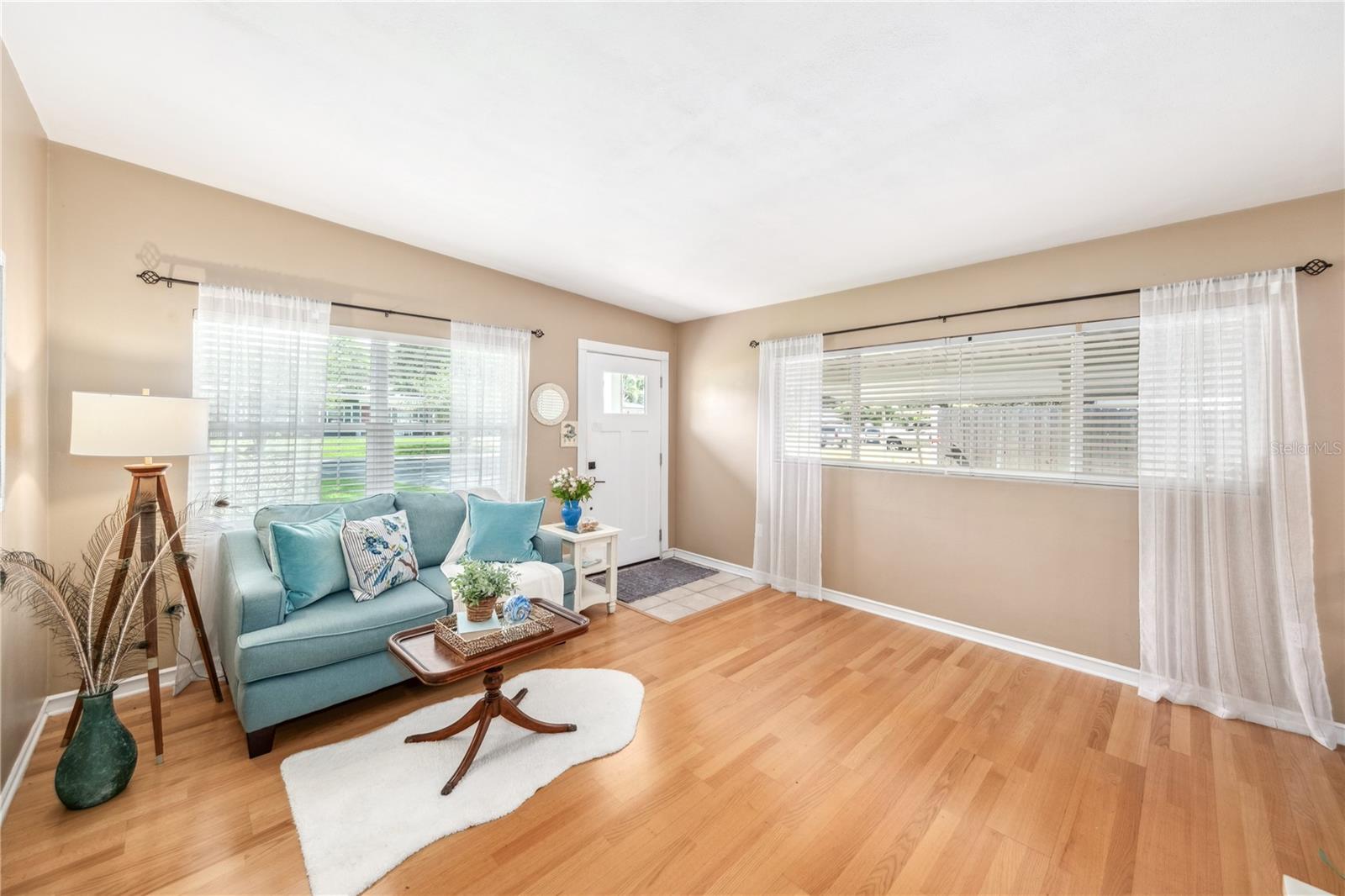 Image 5 of 23 For 4106 Alverado Street