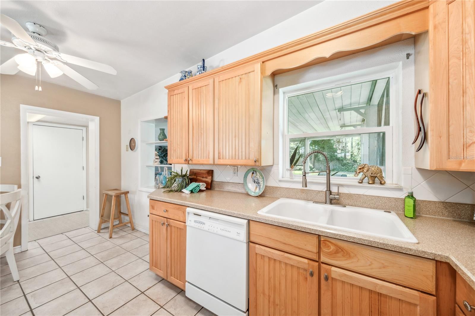 Image 9 of 23 For 4106 Alverado Street