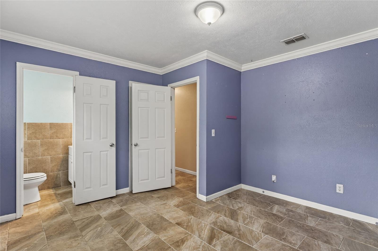 Image 17 of 32 For 540 Columbia Street