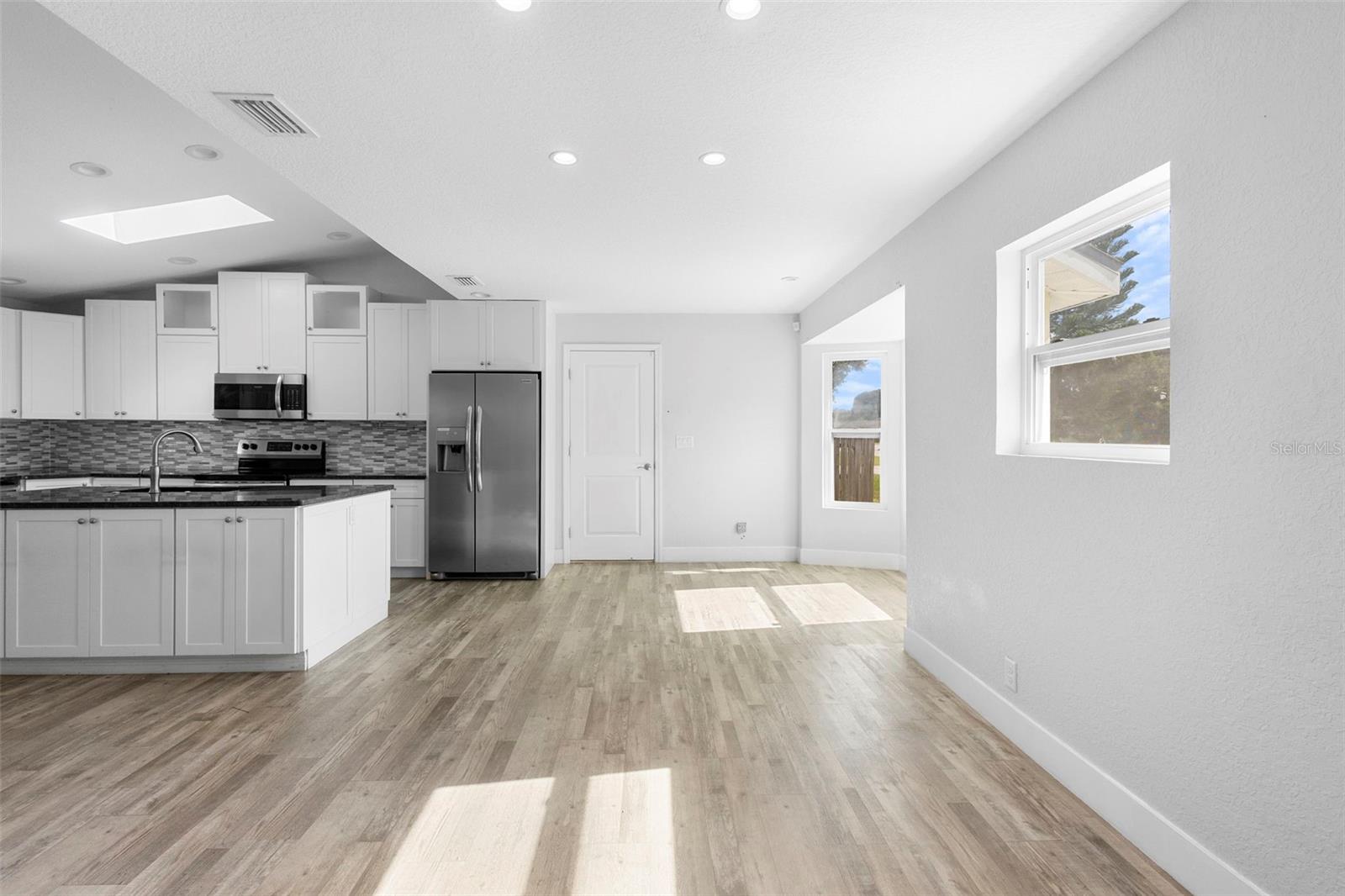 Image 11 of 39 For 120 Cascade Avenue Se