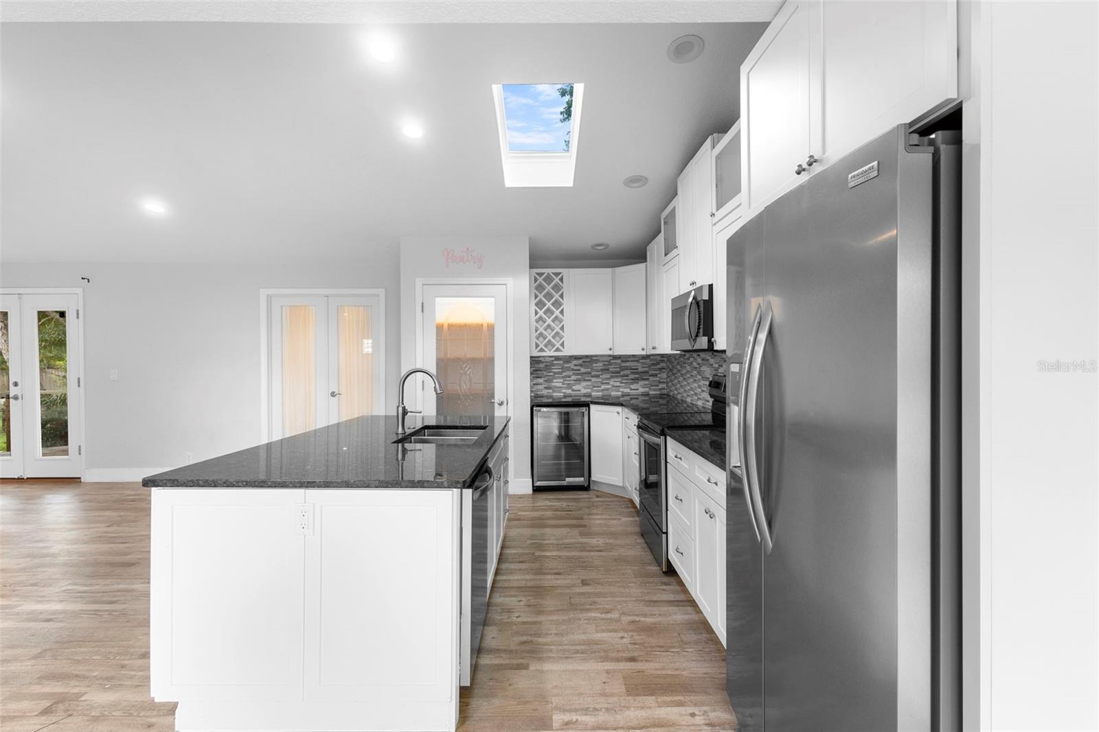 Image 6 of 39 For 120 Cascade Avenue Se