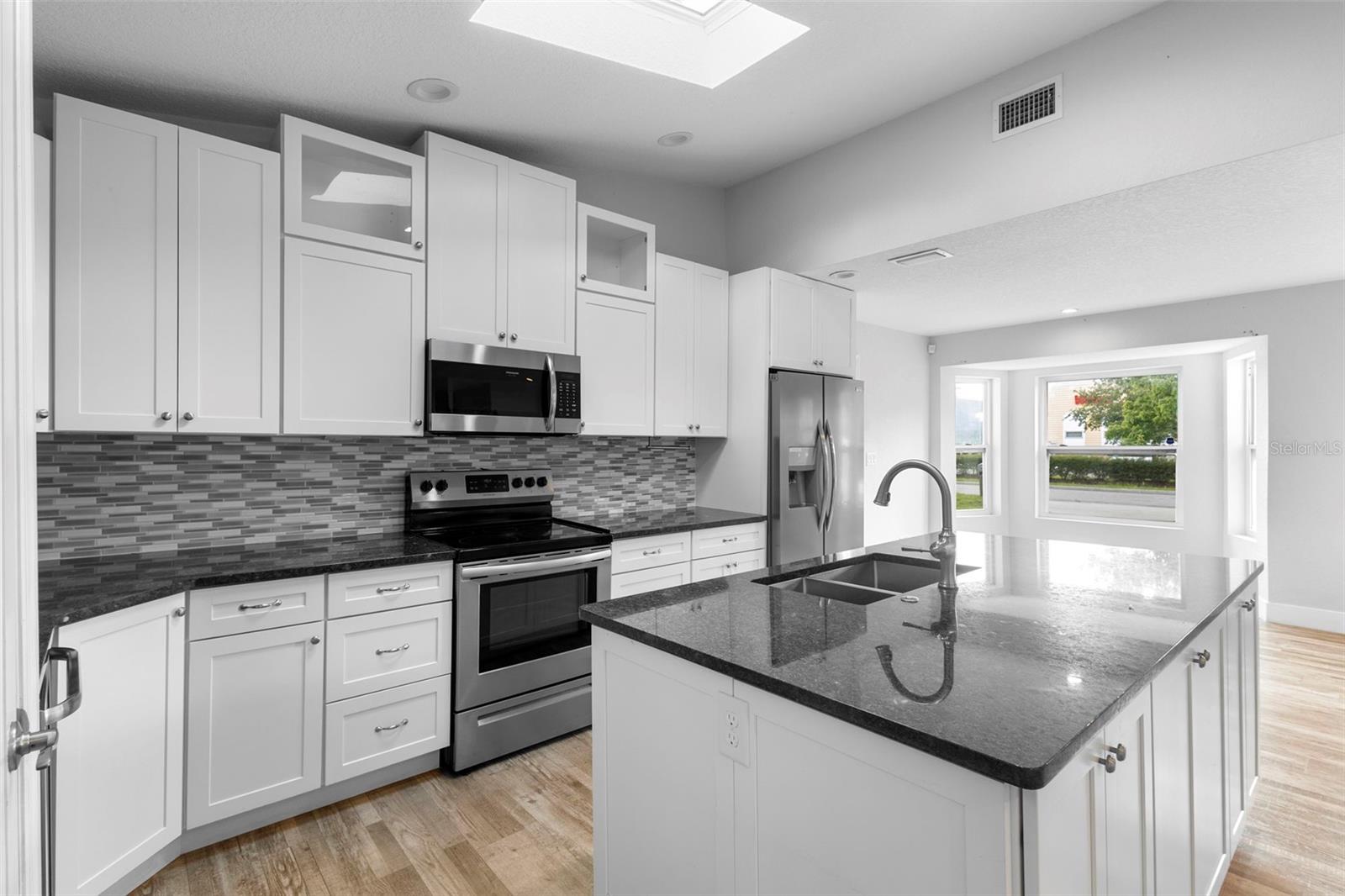 Image 8 of 39 For 120 Cascade Avenue Se