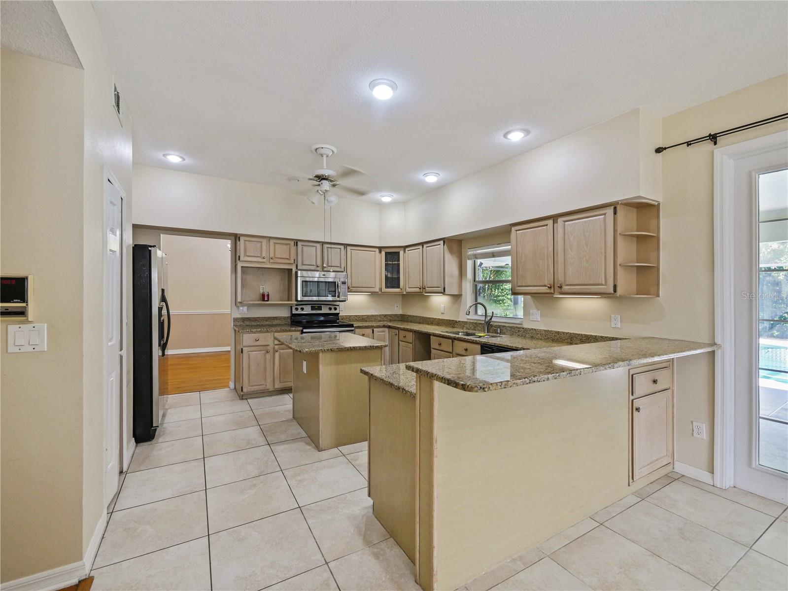 Image 13 of 32 For 14360 Stamford Circle