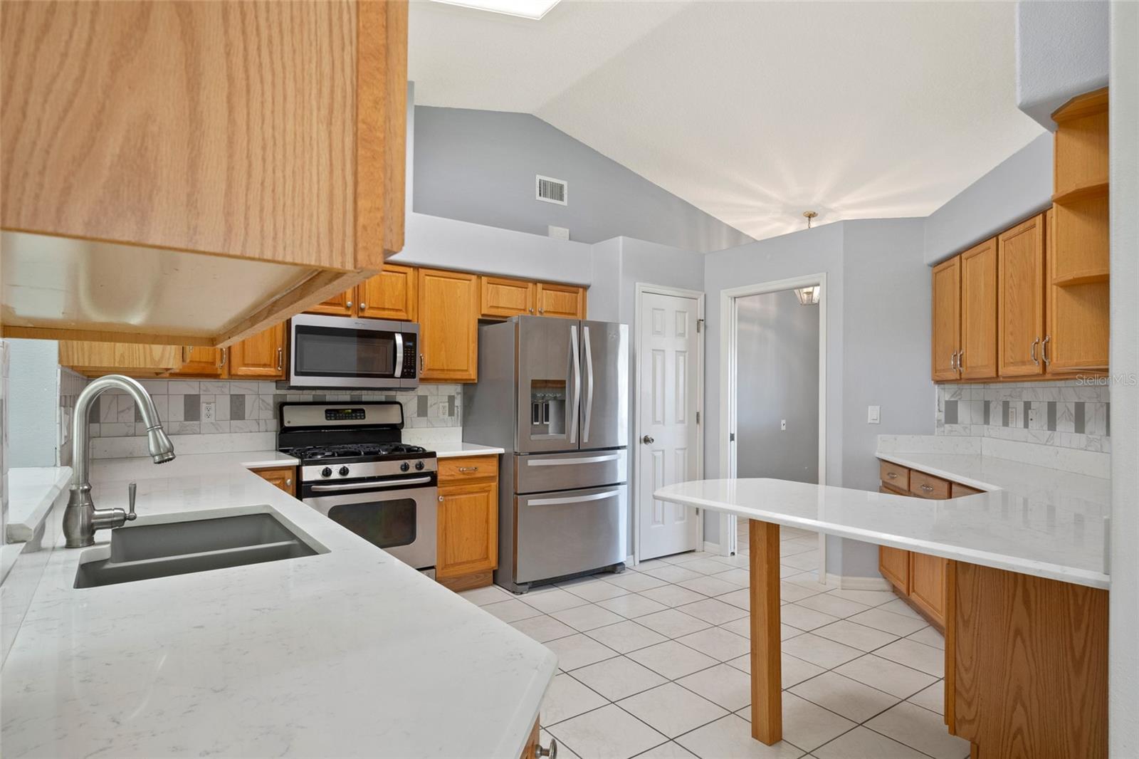 Image 15 of 42 For 21144 Royal St Georges Lane