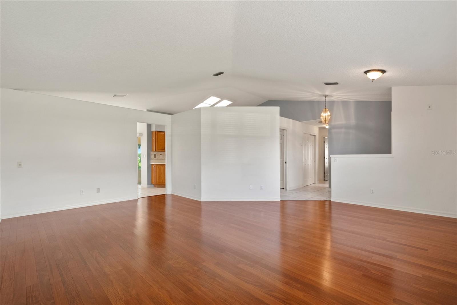 Image 8 of 42 For 21144 Royal St Georges Lane
