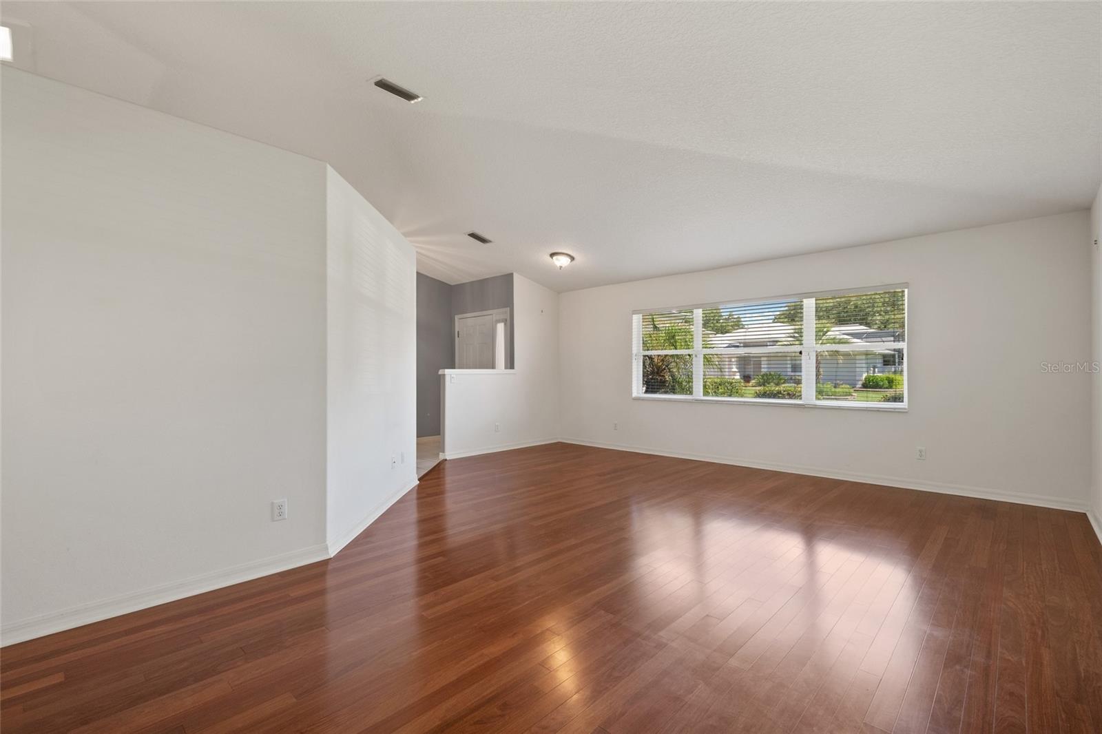 Image 9 of 42 For 21144 Royal St Georges Lane