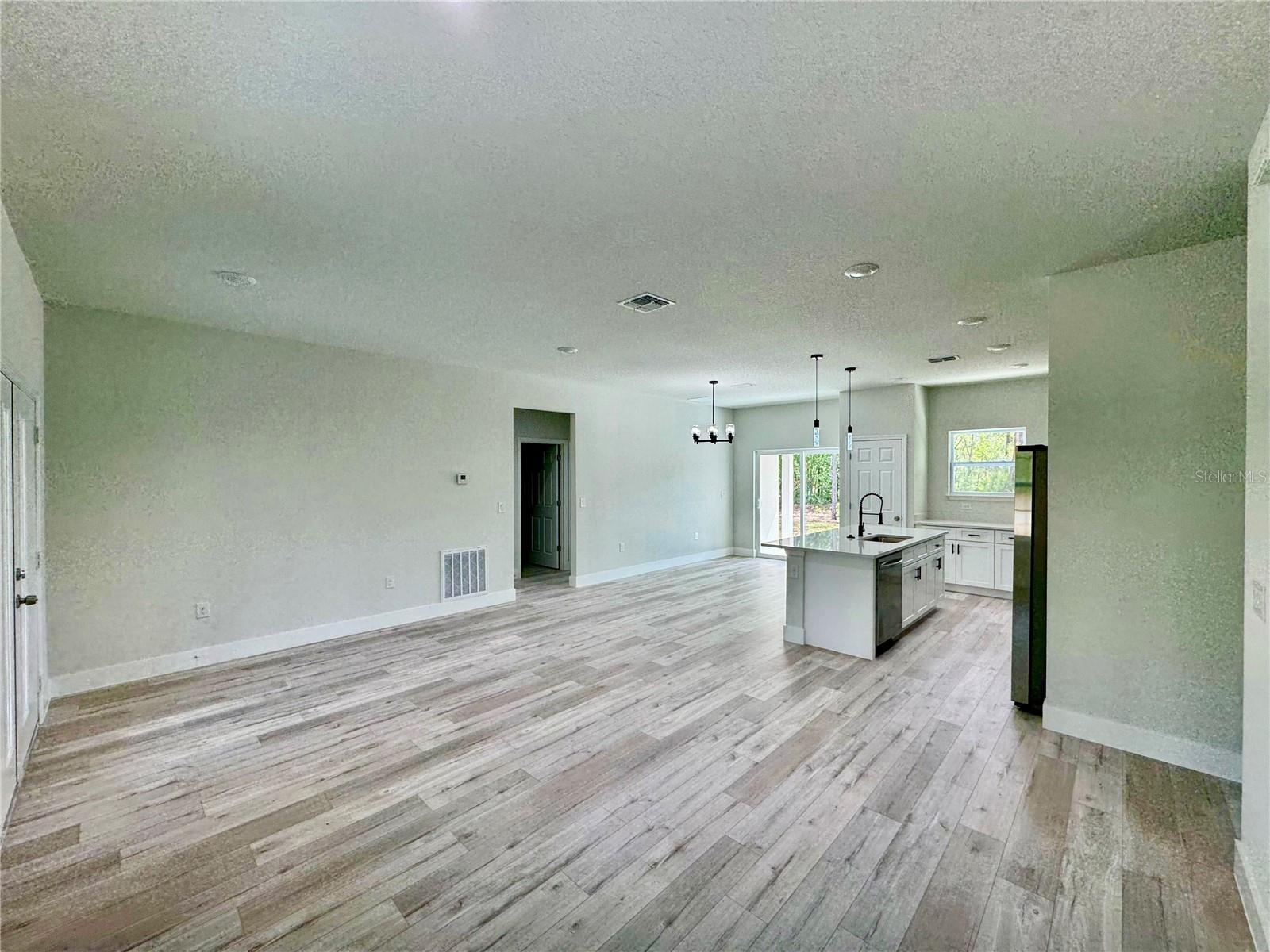 Listing photo id 12 for 8051 Pinkinz Way