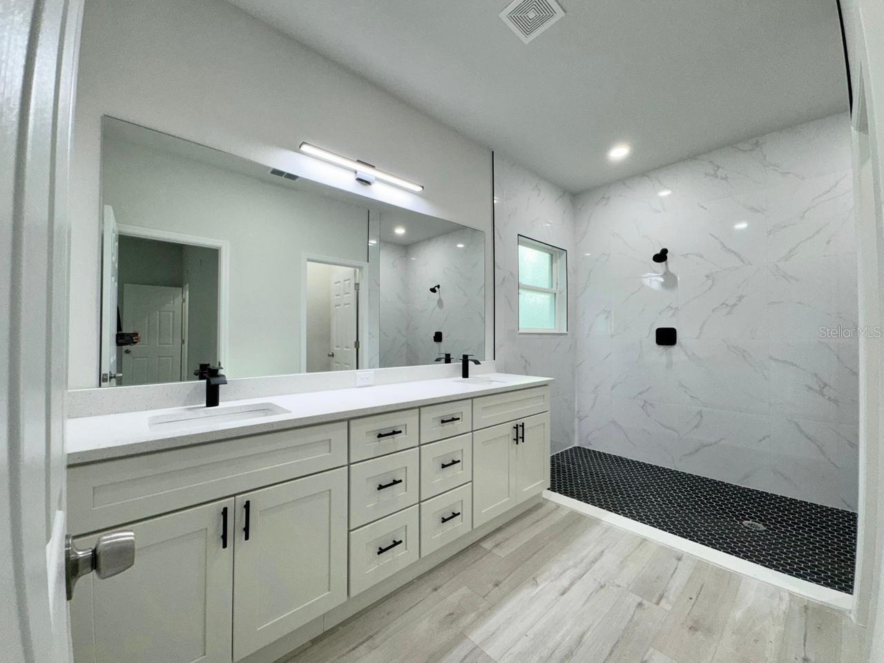 Listing photo id 24 for 8051 Pinkinz Way