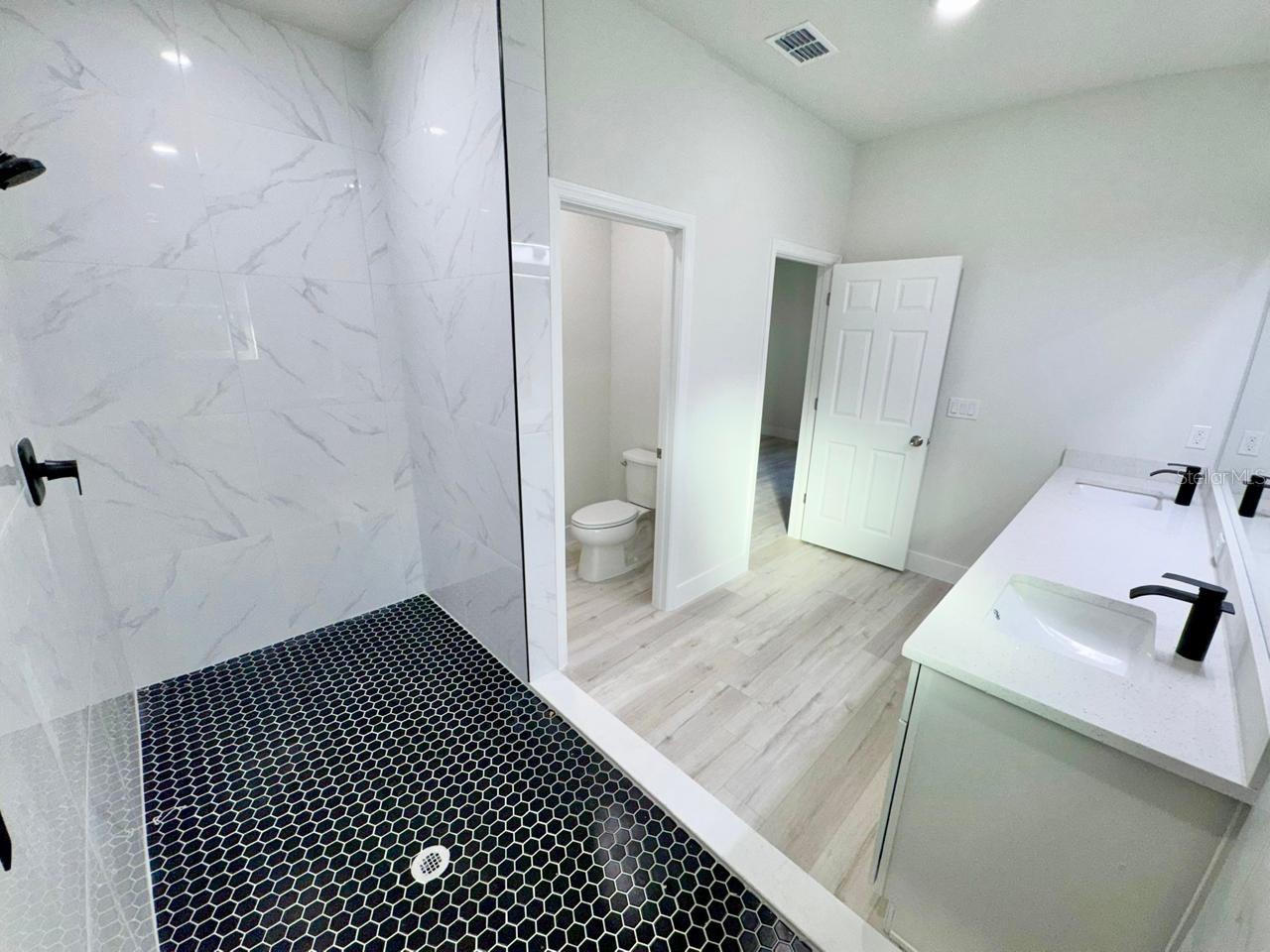 Listing photo id 25 for 8051 Pinkinz Way