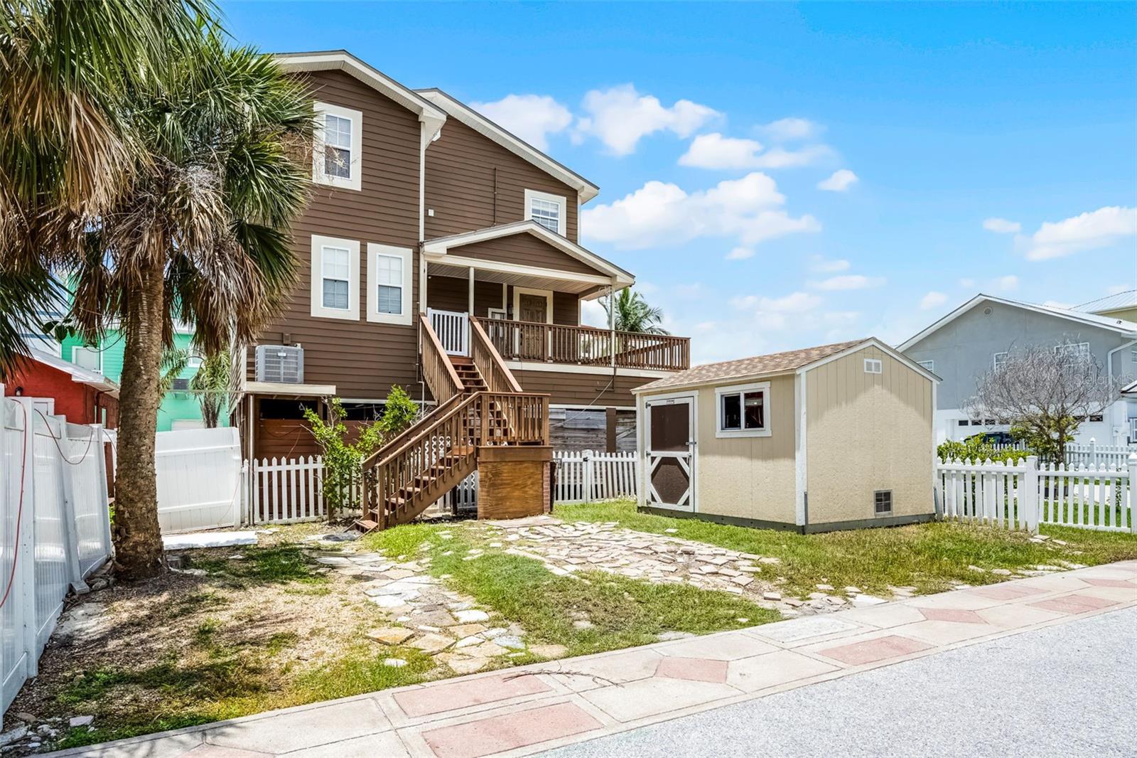 Image 27 of 46 For 19105 Whispering Pines Drive