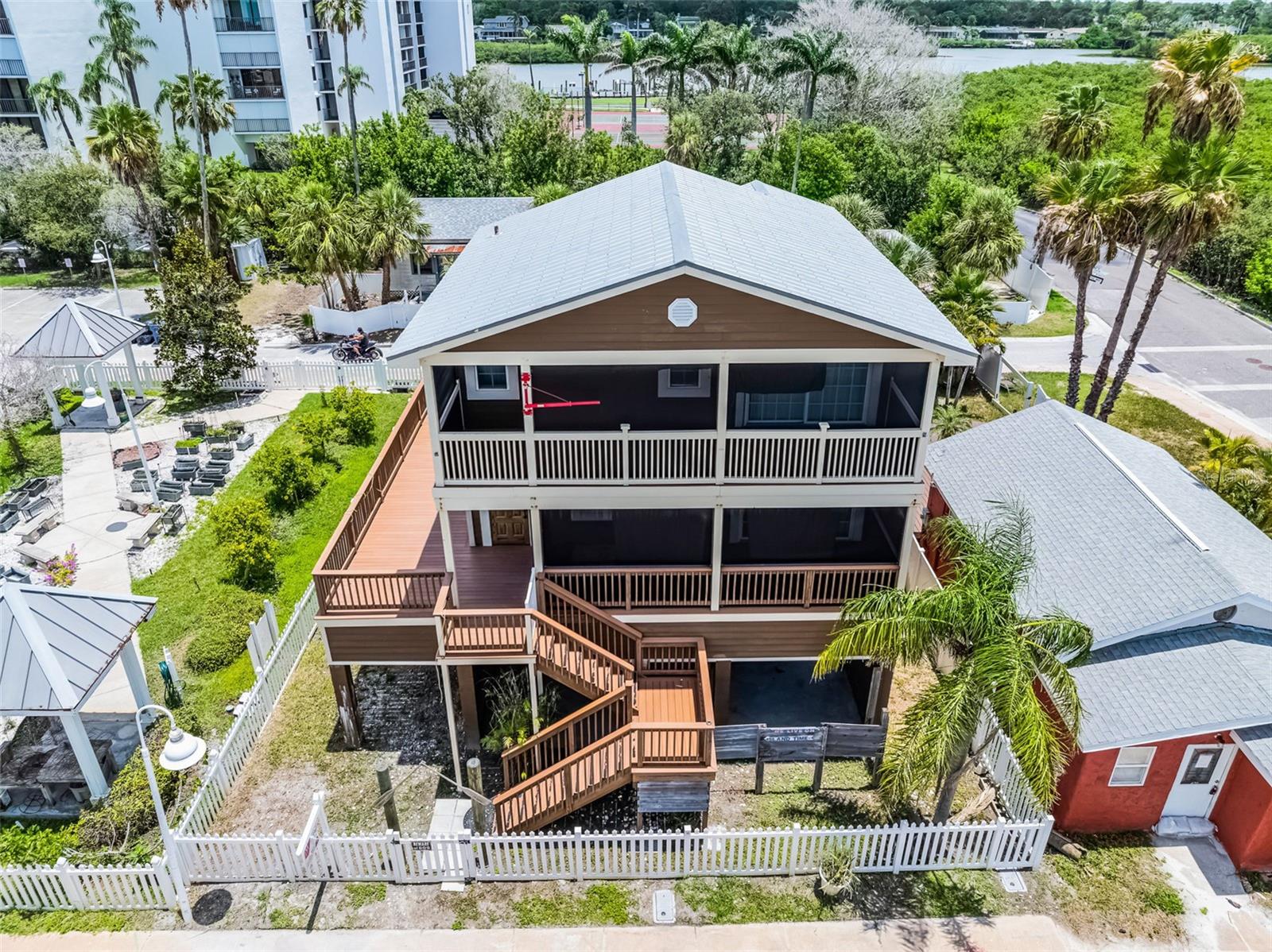 Image 29 of 46 For 19105 Whispering Pines Drive