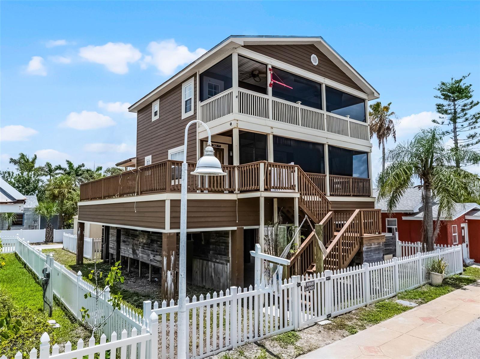 Image 4 of 46 For 19105 Whispering Pines Drive
