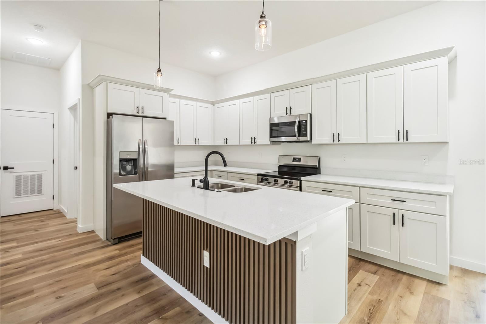 Listing photo id 5 for 10577 Umber Terrace