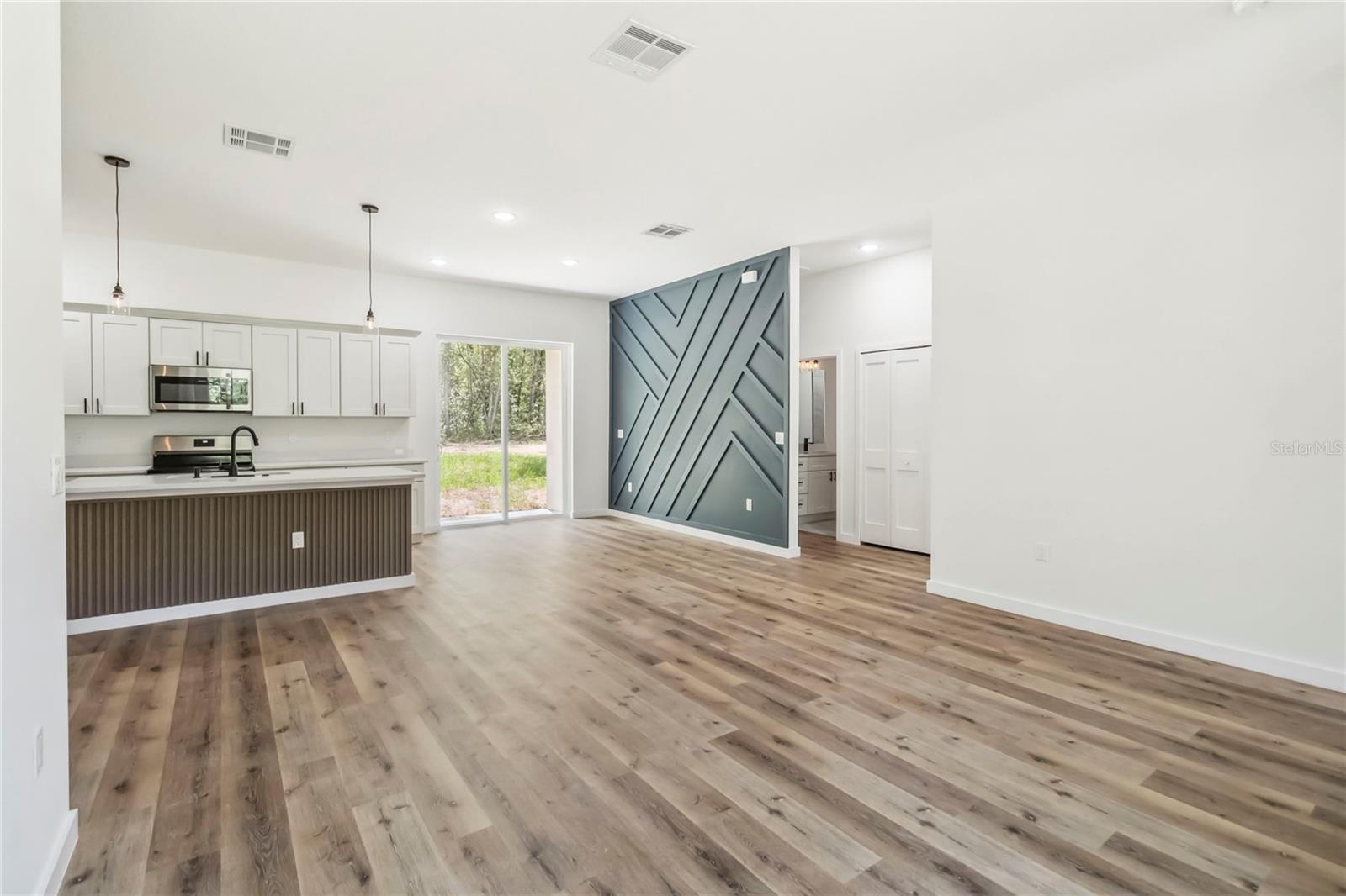 Listing photo id 3 for 10599 Umber Terrace