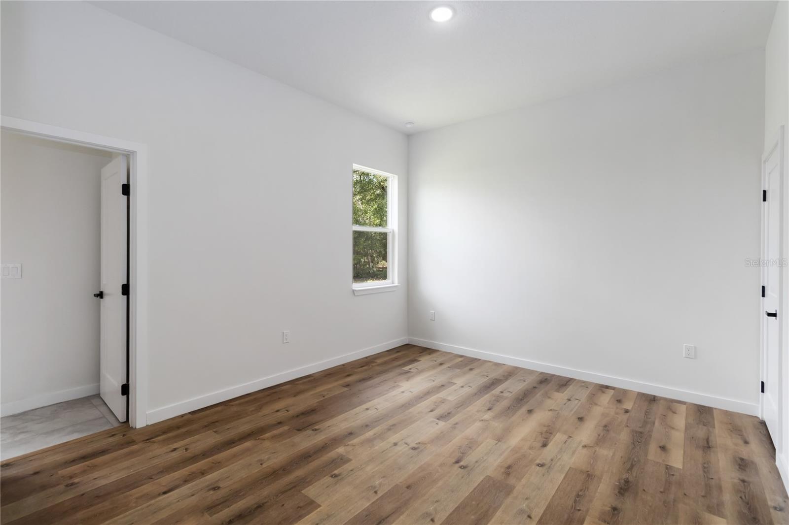 Listing photo id 10 for 10611 Umber Terrace