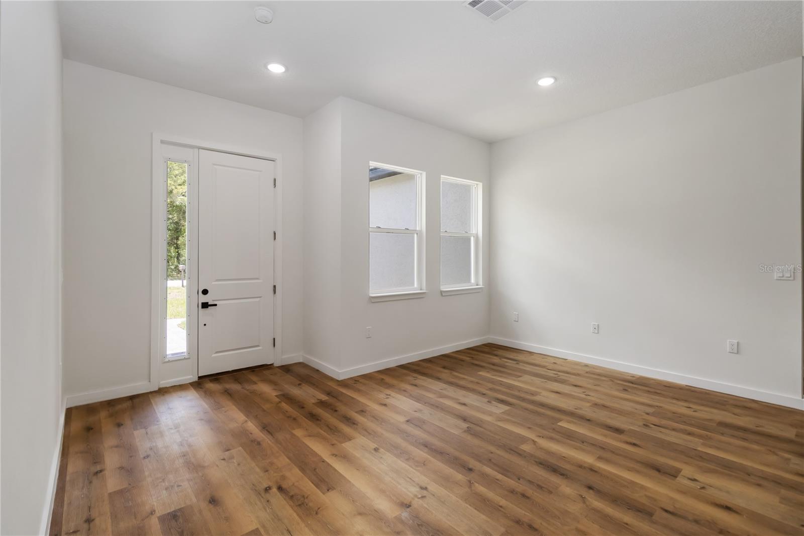 Listing photo id 1 for 10611 Umber Terrace