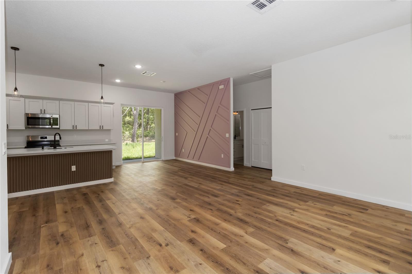 Listing photo id 2 for 10611 Umber Terrace
