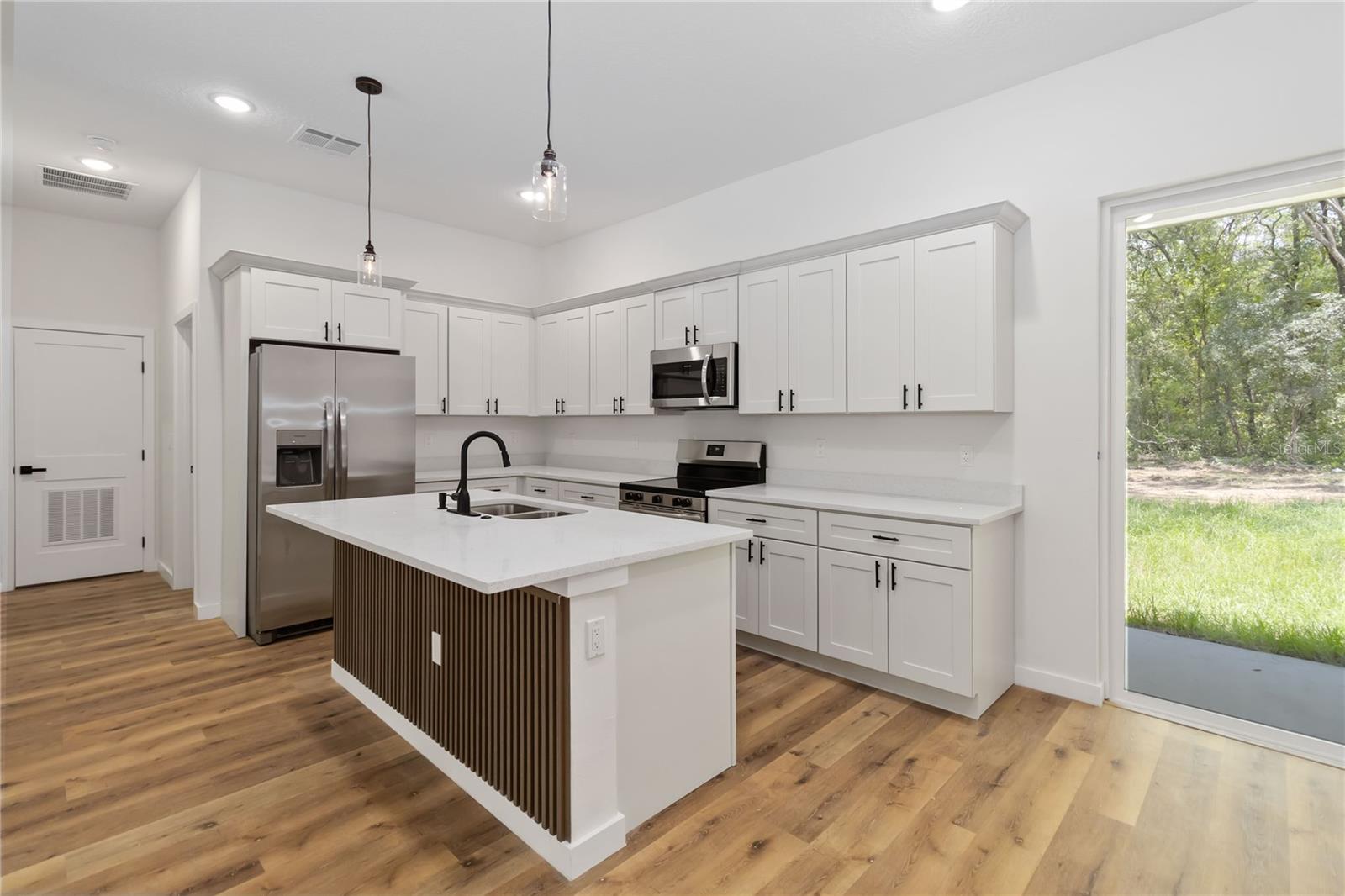 Listing photo id 3 for 10611 Umber Terrace