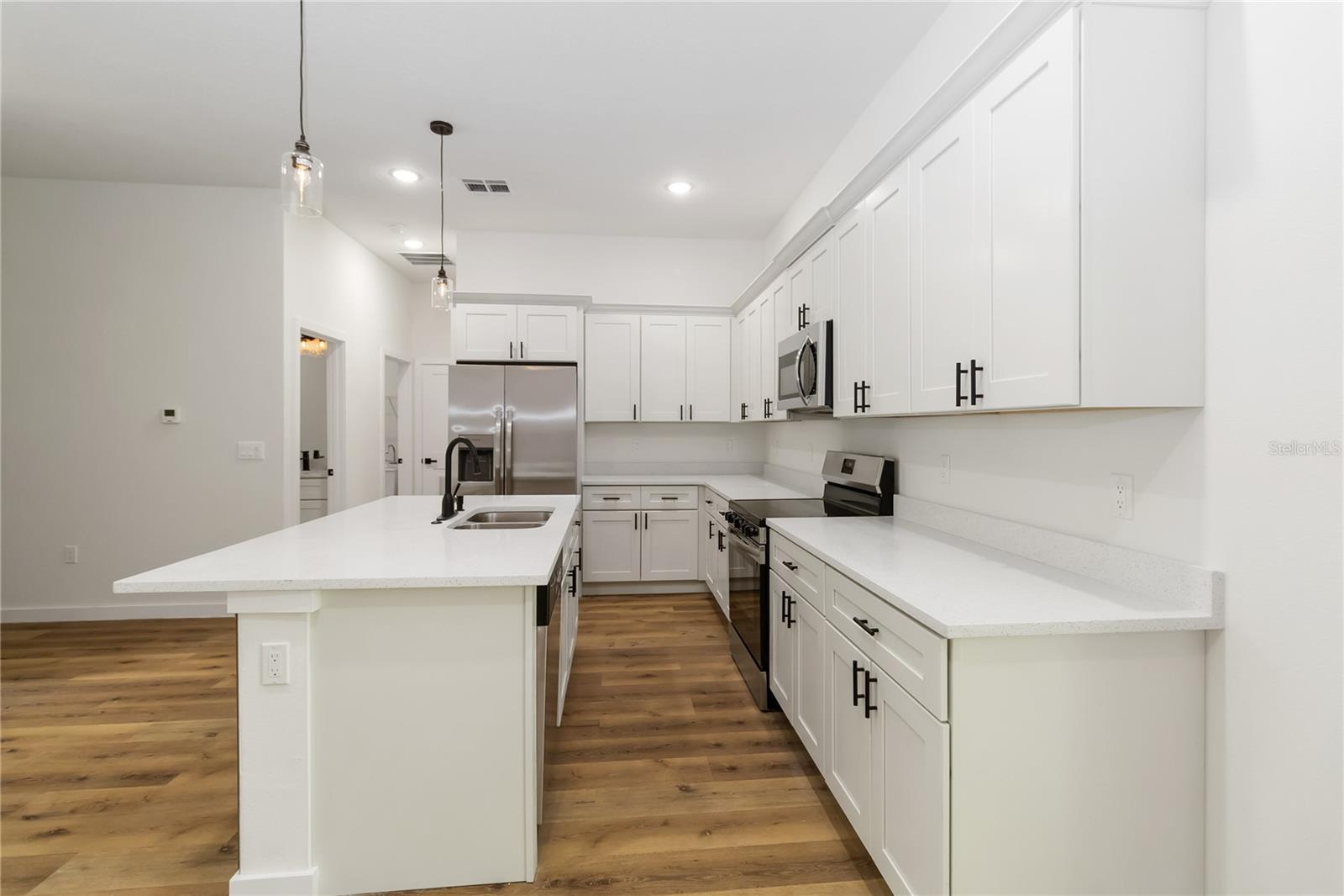 Listing photo id 4 for 10611 Umber Terrace