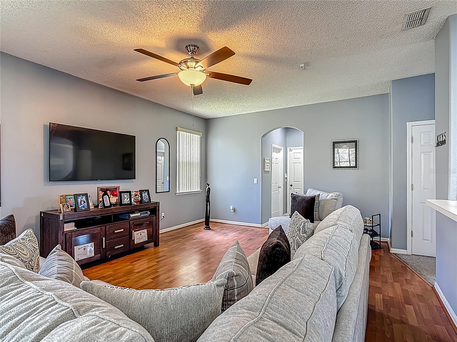 Image 14 of 91 For 2530 The Oaks Boulevard