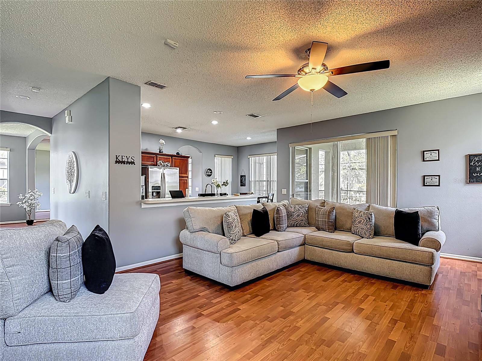 Image 17 of 91 For 2530 The Oaks Boulevard