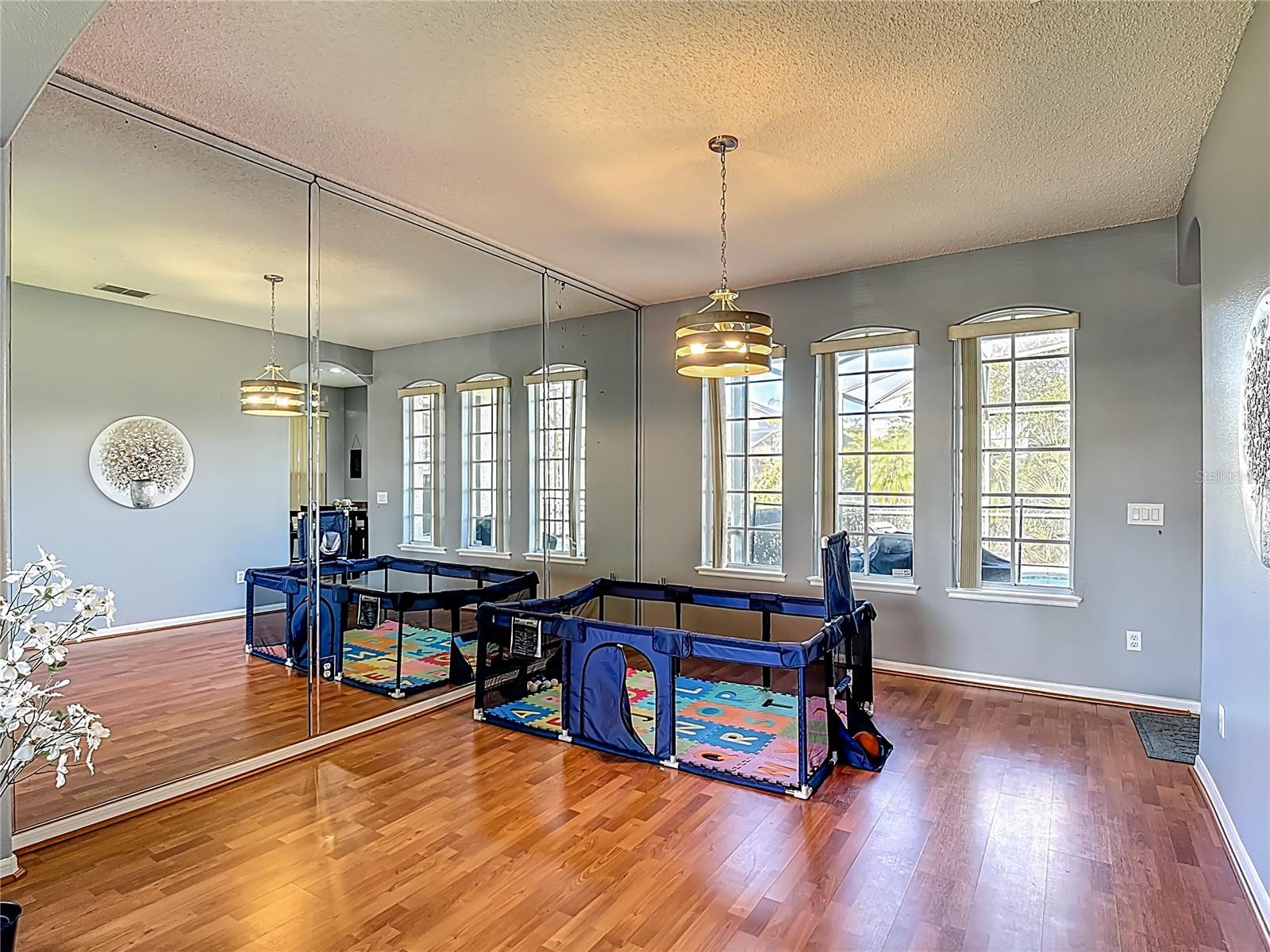 Image 21 of 91 For 2530 The Oaks Boulevard