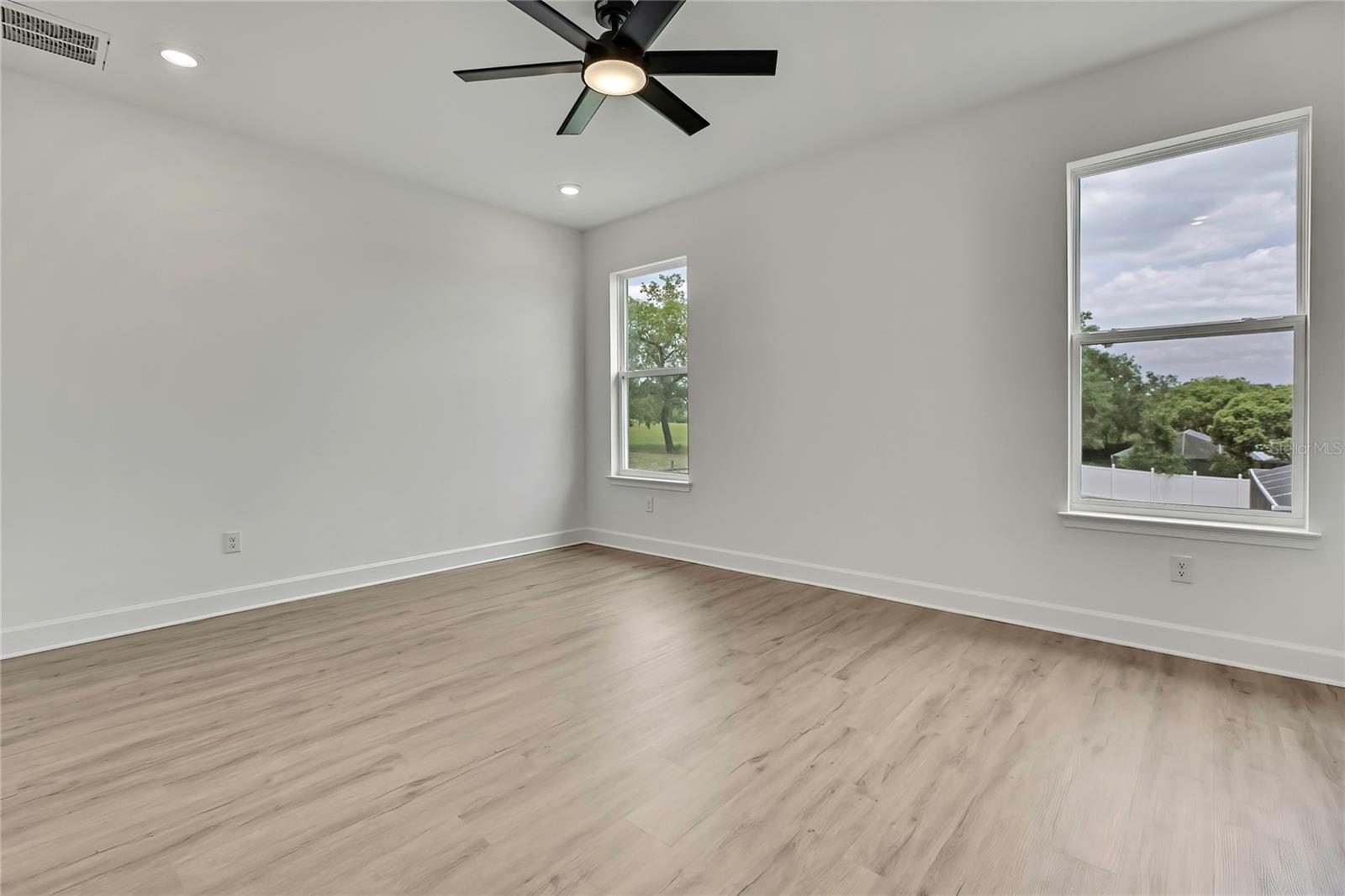 Image 17 of 49 For 9739 Loretto Street