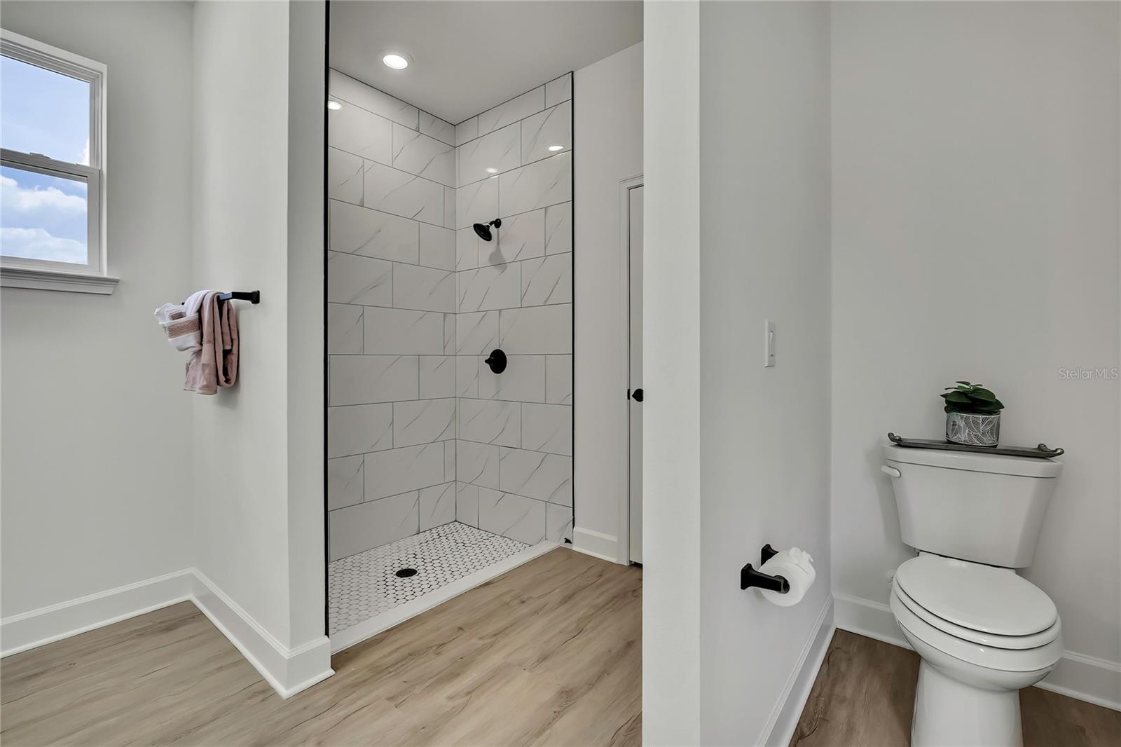 Image 21 of 49 For 9739 Loretto Street