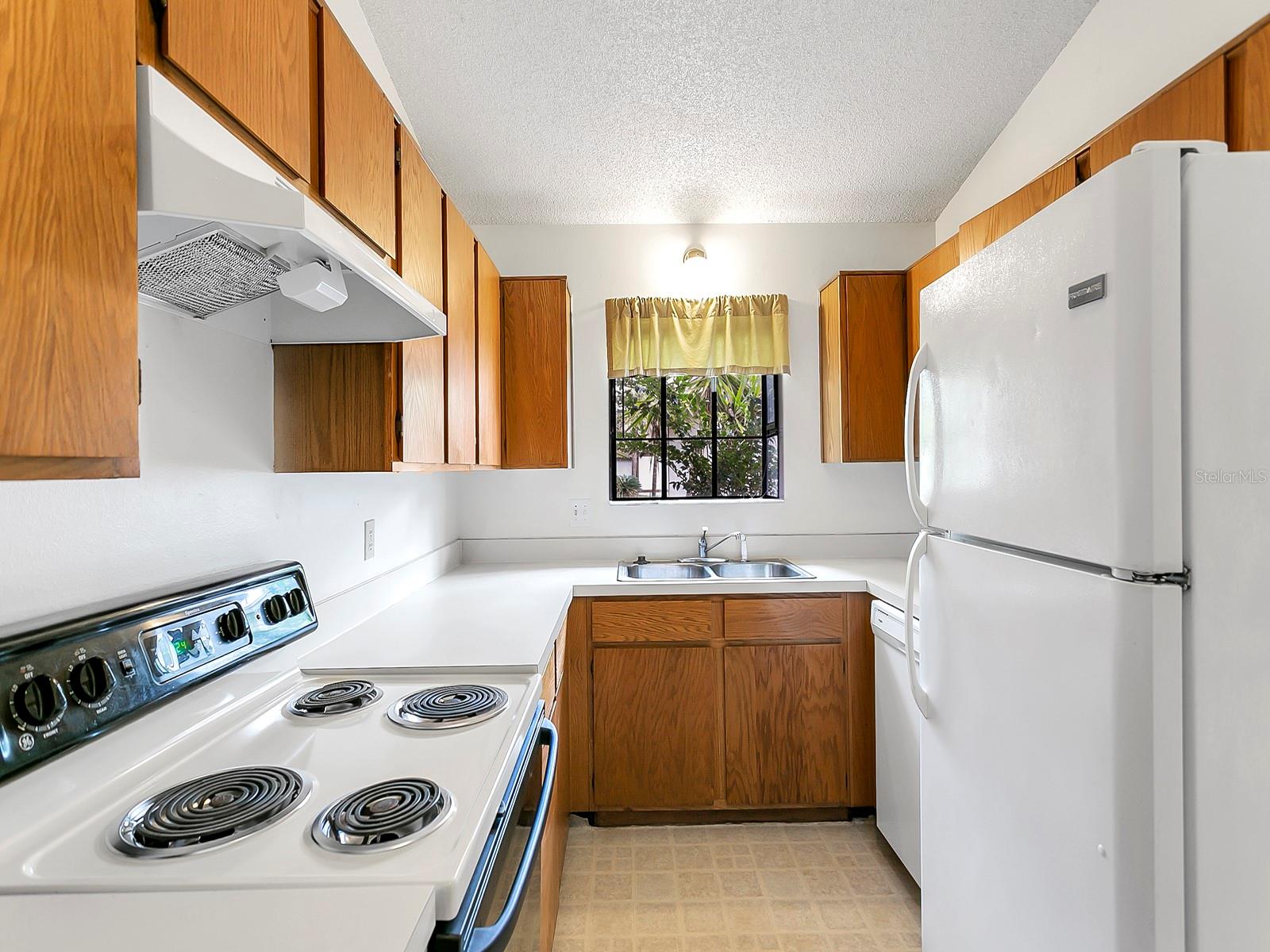 Image 5 of 14 For 8636 Drayton Court