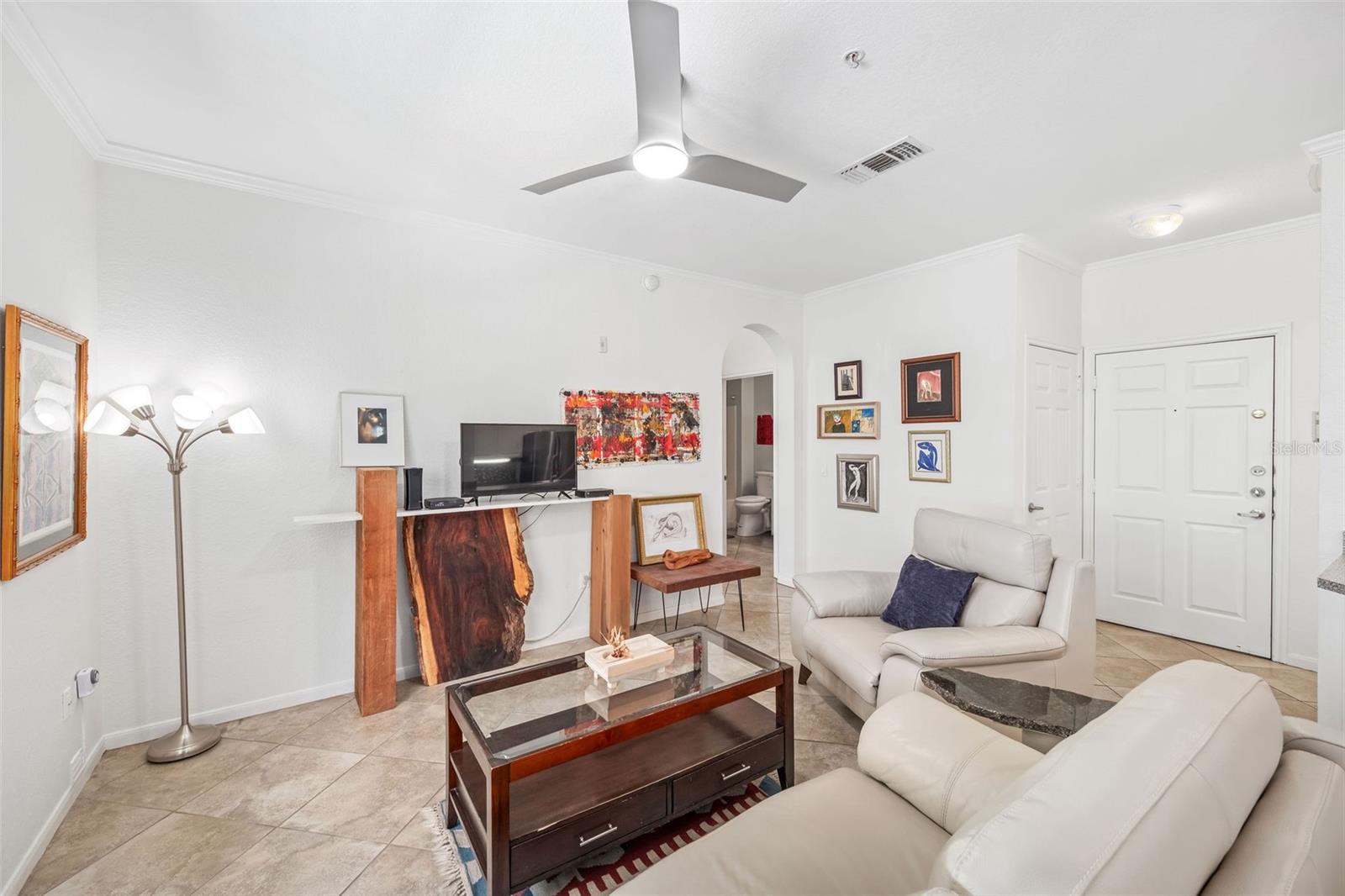 Image 5 of 18 For 860 Orange Avenue 210
