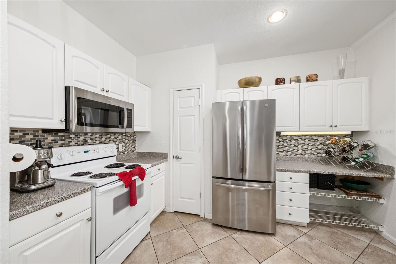 Image 8 of 18 For 860 Orange Avenue 210