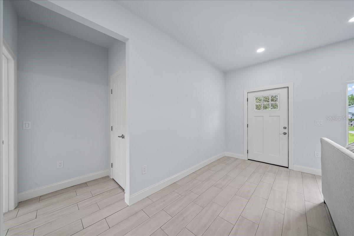 Image 5 of 28 For 7160 Carlowe Avenue