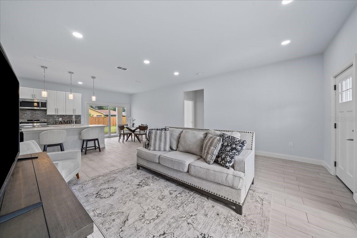Image 7 of 28 For 7160 Carlowe Avenue