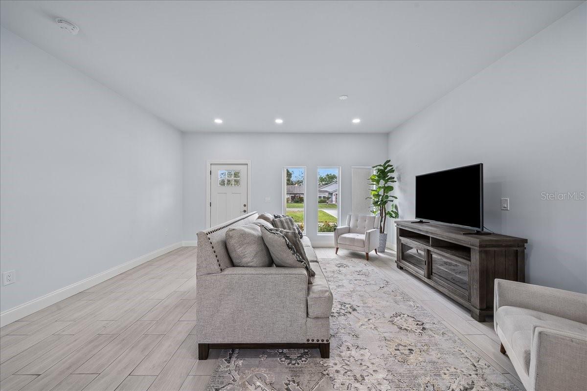 Image 8 of 28 For 7160 Carlowe Avenue