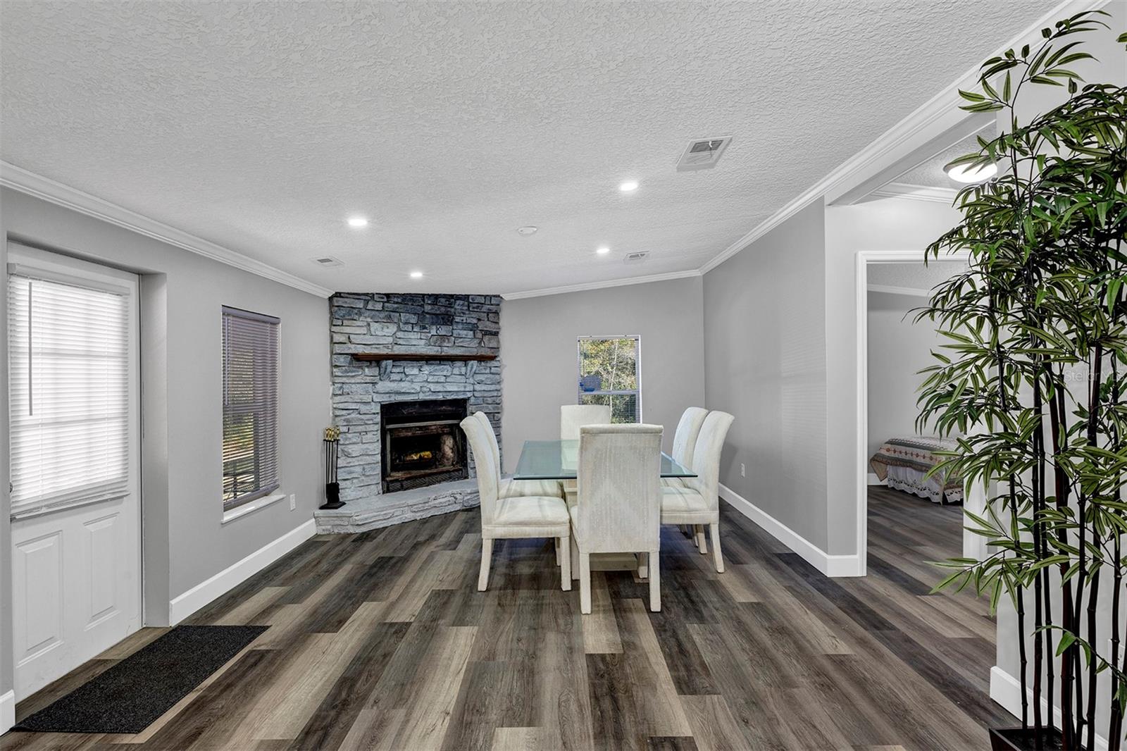 Image 6 of 38 For 43041 Jewell Drive