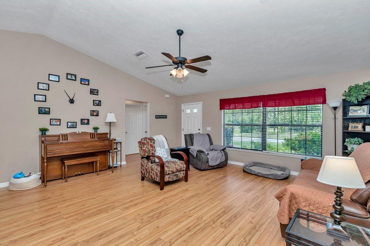 Image 12 of 24 For 7120 Glenridge Circle