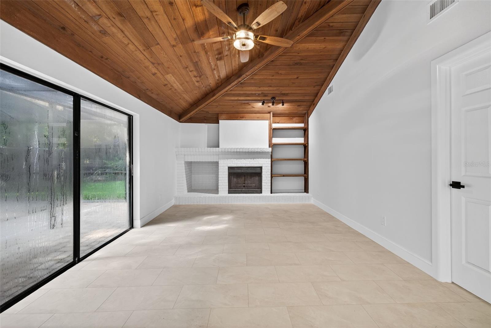Image 11 of 44 For 4404 Grainary Avenue