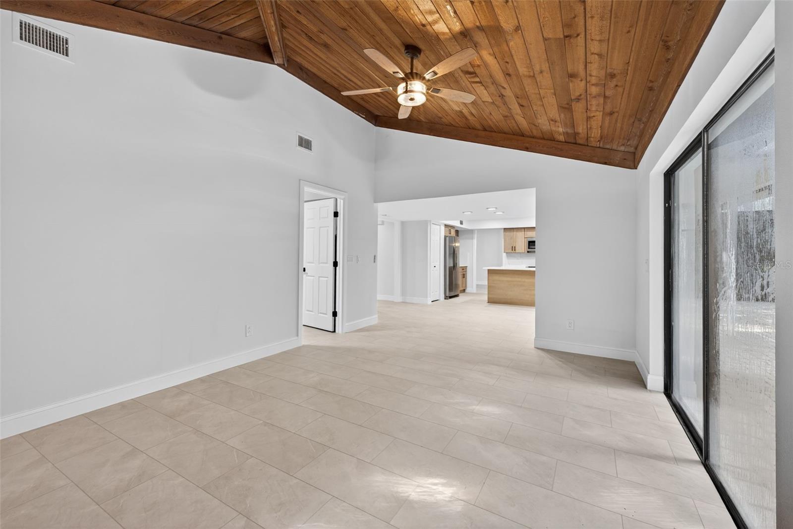 Image 13 of 44 For 4404 Grainary Avenue