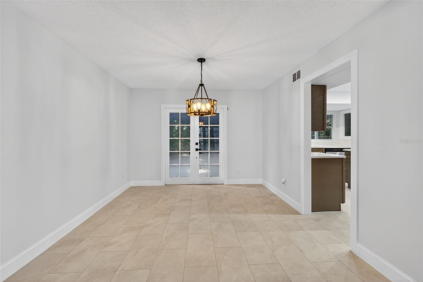 Image 14 of 44 For 4404 Grainary Avenue