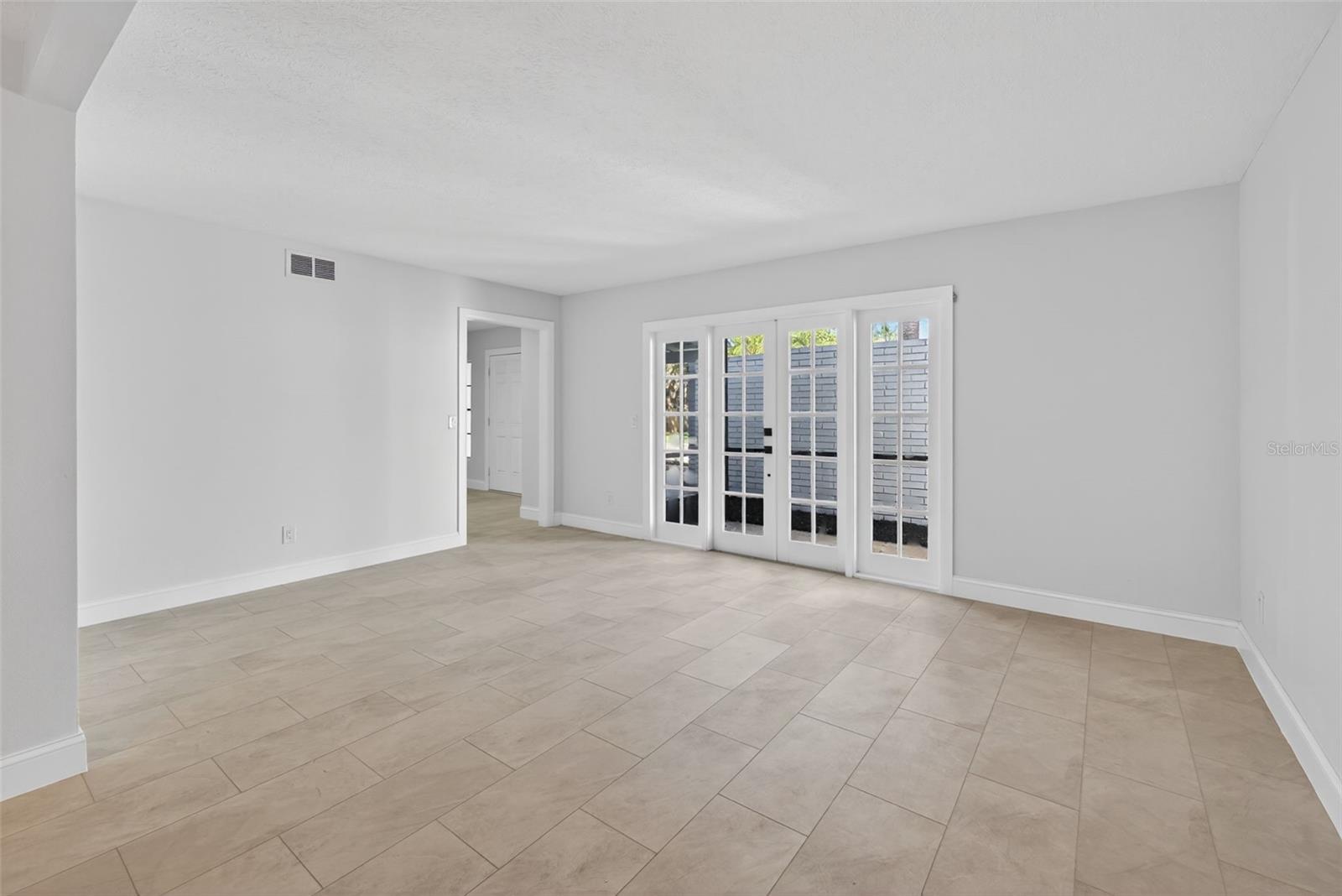 Image 17 of 44 For 4404 Grainary Avenue