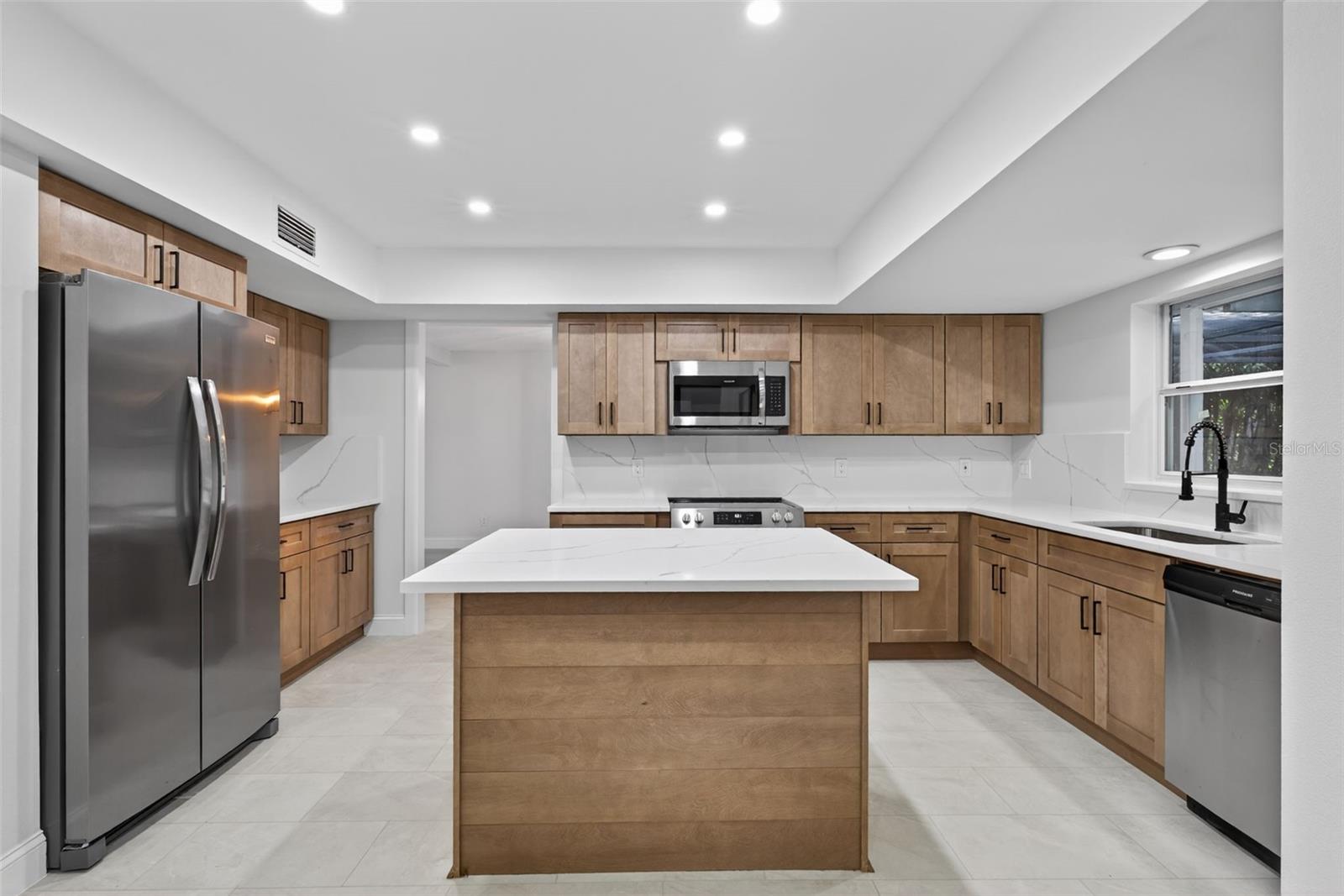 Image 7 of 44 For 4404 Grainary Avenue
