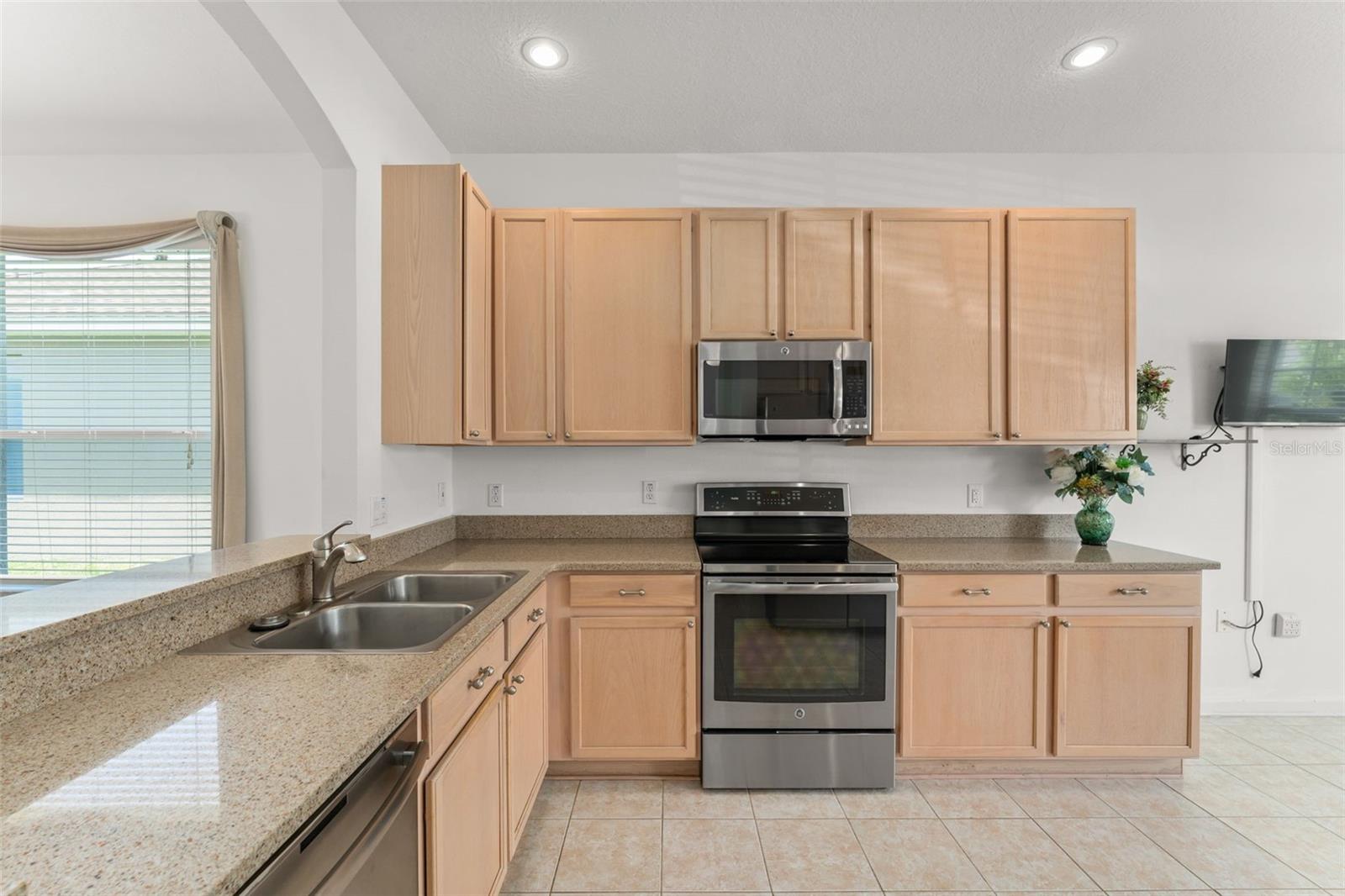 Image 4 of 44 For 3419 Fernwood Drive