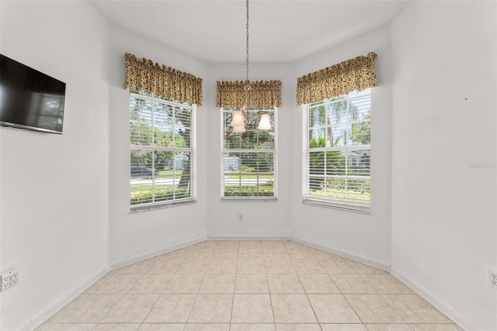 Image 8 of 44 For 3419 Fernwood Drive