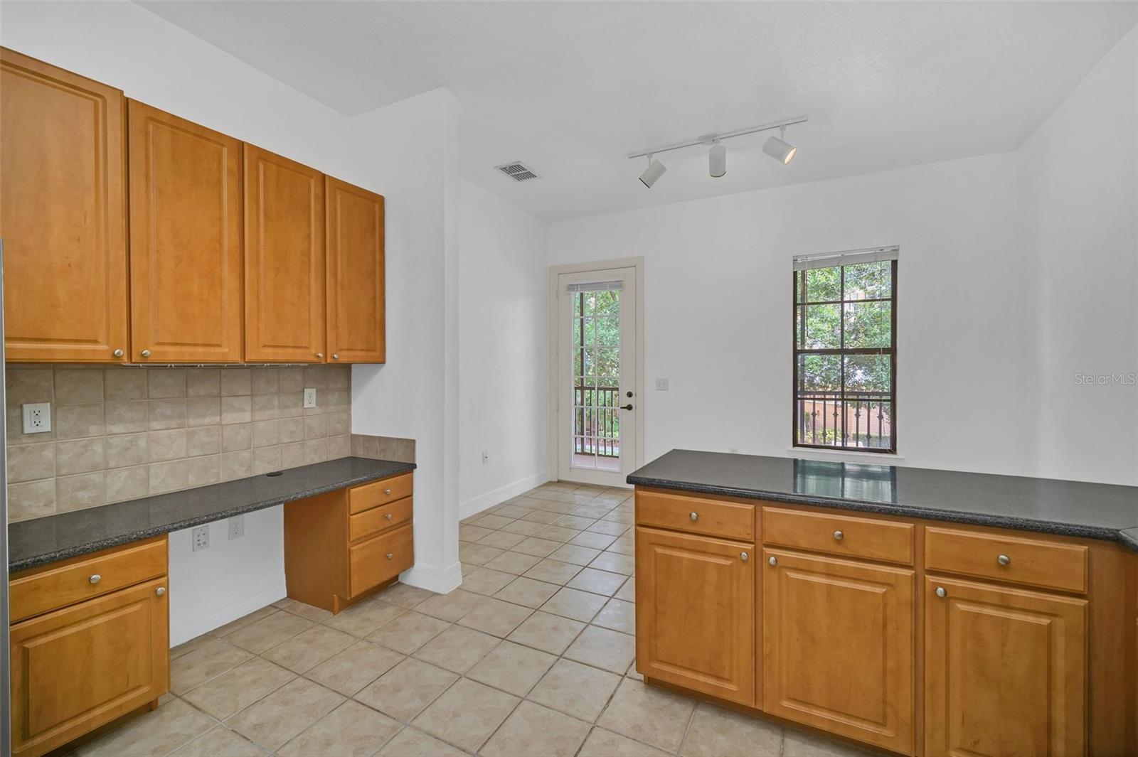 Image 20 of 70 For 506 Mirasol Circle 202