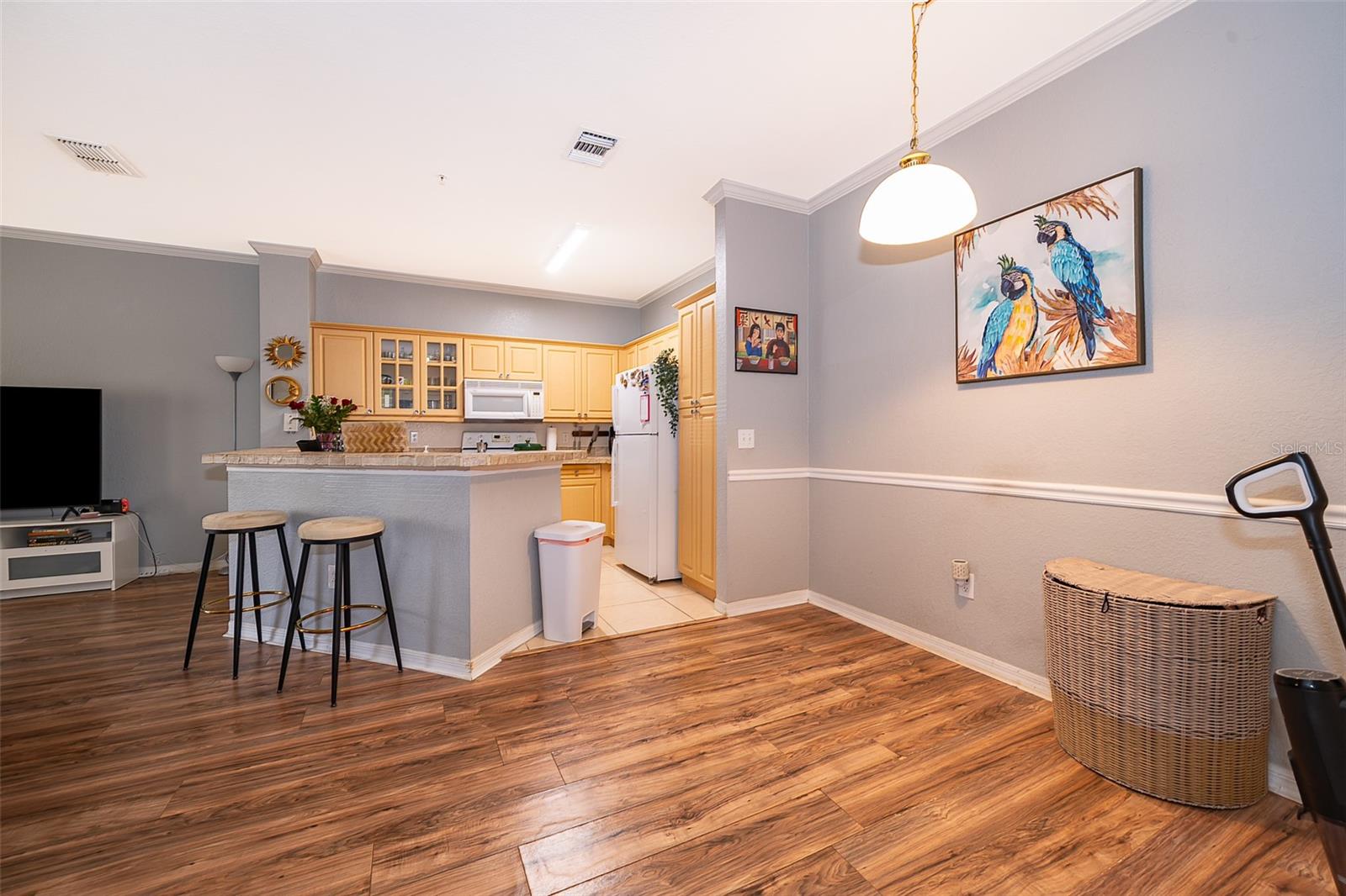 Image 8 of 20 For 3707 Conroy Road 1715